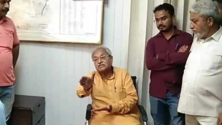 Meerut Municipal Corporation MP Laxmikant Bajpai furious corruption said Officials work honestly ann मेरठ: नगर निगम में भ्रष्टाचार पर भड़के BJP सांसद लक्ष्मीकांत वाजपेयी, कहा- 'ईमानदारी से काम करें'