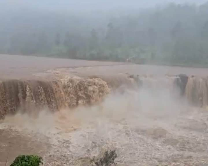 Dang Rain Alert: ડાંગ જિલ્લામાં છેલ્લા 24 કલાકથી અવિરત વરસાદ પડી રહ્યો છે, જેના કારણે જિલ્લાના અનેક વિસ્તારોમાં પૂરની સ્થિતિ સર્જાઈ છે.