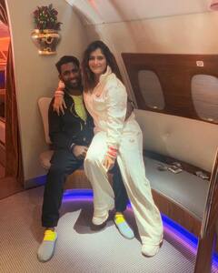 फ्रेंडशिप डे पर पति संग रोमांटिक हुईं आरती सिंह, शेयर की लिपलॉक की तस्वीरें