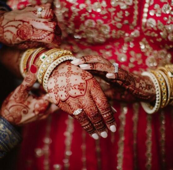 ਕਿਉਂਕਿ ਇਸ ਪੀੜ੍ਹੀ ਵਿੱਚ ਜ਼ਿਆਦਾਤਰ ਲੋਕ 29 ਤੋਂ 30 ਸਾਲ ਦੀ ਉਮਰ ਵਿੱਚ ਵਿਆਹ ਕਰਵਾ ਲੈਂਦੇ ਹਨ। ਜੇਕਰ ਤੁਸੀਂ ਵੀ ਇਸ ਗੱਲ ਨੂੰ ਲੈ ਕੇ ਪਰੇਸ਼ਾਨ ਹੋ ਤਾਂ ਇਹ ਖਬਰ ਤੁਹਾਡੇ ਲਈ ਹੈ। ਅੱਜ ਅਸੀਂ ਤੁਹਾਨੂੰ ਦੱਸਾਂਗੇ ਕਿ 30 ਸਾਲ ਦੀ ਉਮਰ 'ਚ ਵਿਆਹ ਕਰਨਾ ਸਹੀ ਹੈ ਜਾਂ ਨਹੀਂ।