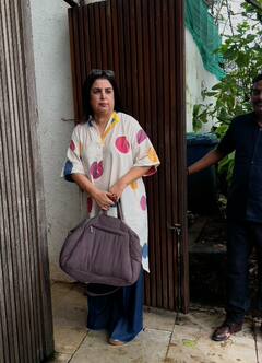 Farah Khan Prayer Meet: मां की प्रेयर मीट में बेहद भावुक दिखीं फराह खान, सांत्वना देने पहुंचे बी-टाउन के ये सितारे