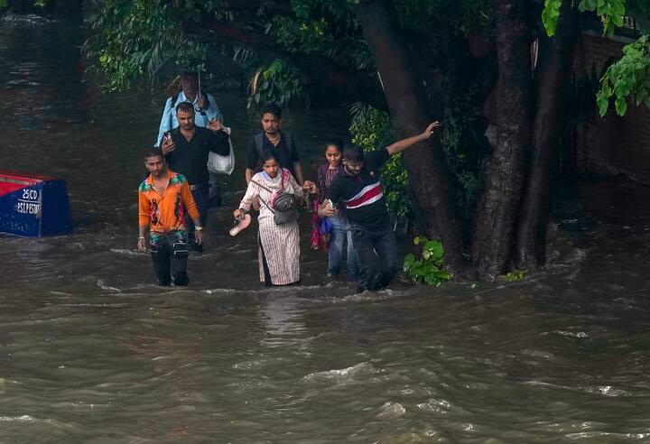 मौसम विभाग के मुताबिक रविवार को दिन के समय बादल छाए रहेंगे. कहीं-कहीं हल्की बारिश भी हो सकती है.