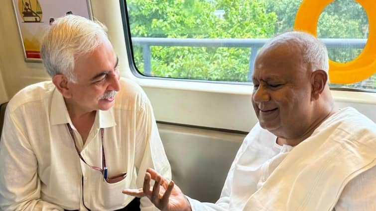 Former PM HD Deve Gowda Takes Trip In Delhi Metro, Says ‘It Was My Want For Years’