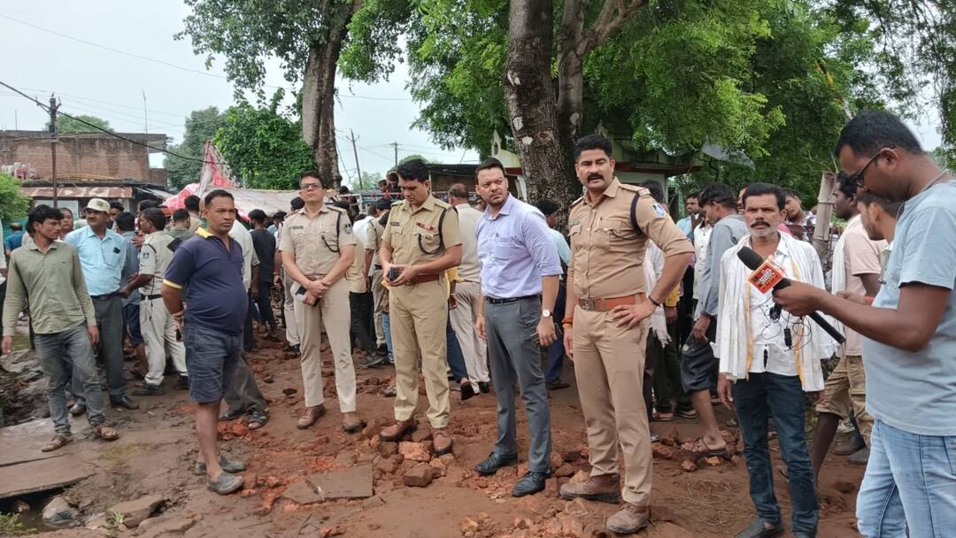 Sagar Wall Collapse: रीवा के बाद सागर में दर्दनाक हादसा, दो दिनों में 13 बच्चों की मौत, काल बनी जर्जर दीवारें Sagar Wall Collapse amid heavy rain 13 children killed in Rewa and Sagar during two days ANN Sagar Wall Collapse: रीवा के बाद सागर में दर्दनाक हादसा, दो दिनों में 13 बच्चों की मौत, काल बनी जर्जर दीवारें