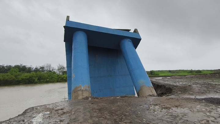 આ પુલનું ખાતમુહૂર્ત 2022માં મંત્રી કનુભાઈ દેસાઈ દ્વારા કરવામાં આવ્યું હતું.