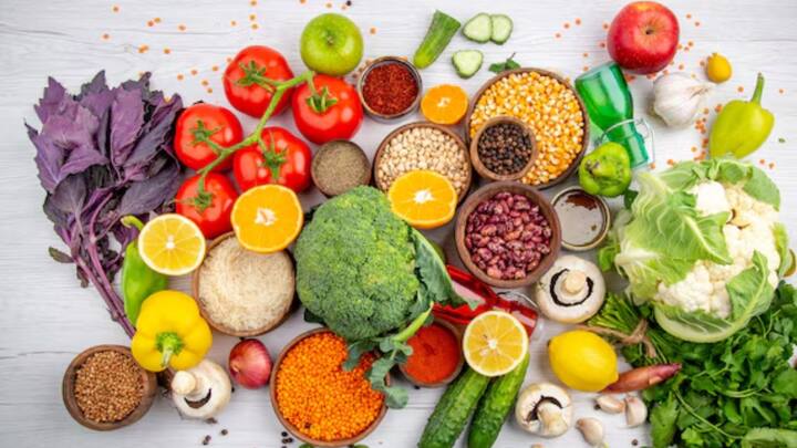 নিরামিষ খাবারে প্রোটিনের ঘাটতি থেকে যায় অনেক সময়। তাই বলে অন্য উপায় খুঁজতে হবে না। নিরামিষ খাবারে খেলেও প্রোটিনের পর্যাপ্ত জোগান মিলতে পারে।