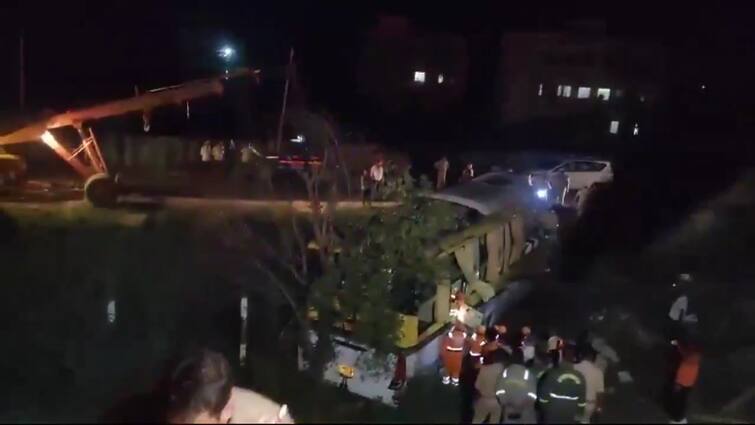 7 Killed, 25 Injured As Car & Bus Collide On Lucknow-Agra Expressway In UP: 'Car Driver Likely Dozed Off' Lucknow-Agra Highway In UP Car Bus Collision Etawah 7 Killed 25 Injured 7 Killed, 25 Injured As Car & Bus Collide On Lucknow-Agra Expressway In UP: 'Car Driver Likely Dozed Off'