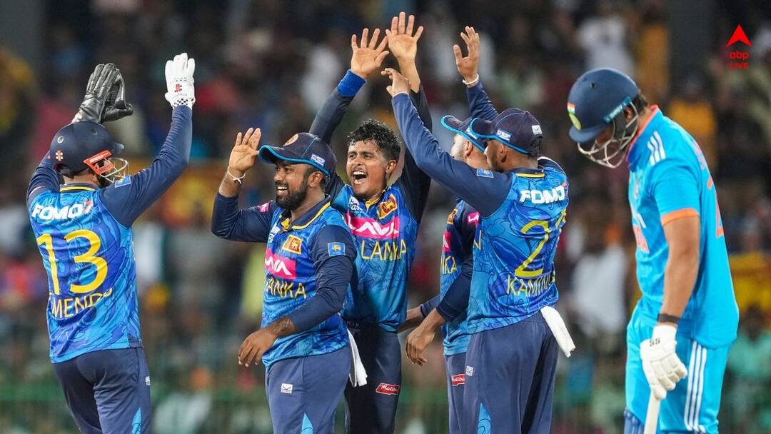 IND vs SL 2nd ODI: ভ্যান্ডারসের ভেল্কিতে কুপোকাত ভারত, সাত ম্যাচ পরে ওয়ান ডেতে টিম ইন্ডিয়াকে হারাল শ্রীলঙ্কা Rohit Sharma half century in vain Jeffrey Vandersay stars in IND vs SL 2nd ODI Sri Lanka win by 32 runs IND vs SL 2nd ODI: ভ্যান্ডারসের ভেল্কিতে কুপোকাত ভারত, সাত ম্যাচ পরে ওয়ান ডেতে টিম ইন্ডিয়াকে হারাল শ্রীলঙ্কা