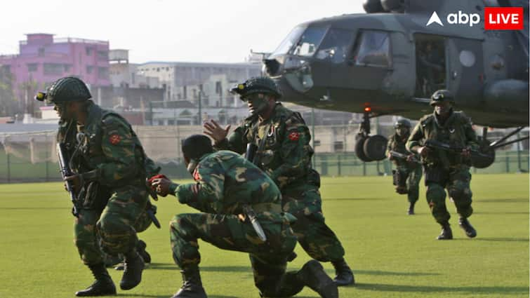 Bangladesh Army Rule How powerful is Bangladesh Army can it compete with India Bangladesh Army Bangladesh Army Rule: बांग्लादेश की सेना कितनी ताकतवर, क्या भारत से कर सकती है मुकाबला?