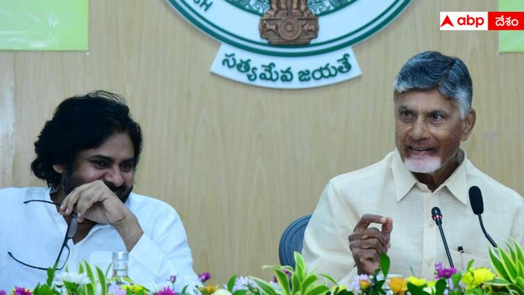 AP CM Chandrababu asks officials to work towards restoring Andhra Pradeshs lost glory Andhra Pradesh: ఏపీలో మరో 3 విమానాశ్రయాలు, 4 కొత్త పోర్టులు, మళ్లీ నెంబర్ 1 అవ్వాలి - సీఎం చంద్రబాబు