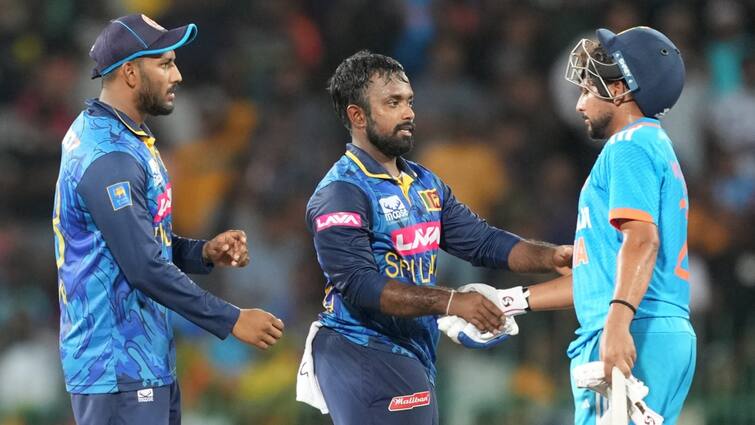 India vs Sri Lanka 1st ODI tie and Super over rule ICC BCCI and Sri Lanka cricket Board IND vs SL IND vs SL: भारत-श्रीलंका के पहले वनडे में हुई नियमों की अनदेखी, जानबूझकर नहीं कराया गया 'सुपर ओवर'?