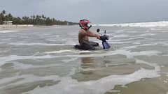 રસ્તાં પર દોડાવો કે દરિયામાં ડુબાડો... ખુબ વાહવાહી લૂંટી રહી છે આ વૉટરપ્રૂફ ઇલેક્ટ્રિક બાઇક