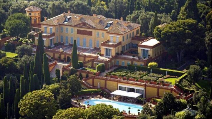 विला लियोपोल्डा, ये घर अपनी भव्यता और शानदार माहौल के लिए जाना जाता है.