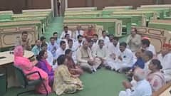 राजस्थान विधानसभा में कांग्रेस का धरना, MLA मुकेश भाकर के निलंबन के विरोध में प्रदर्शन