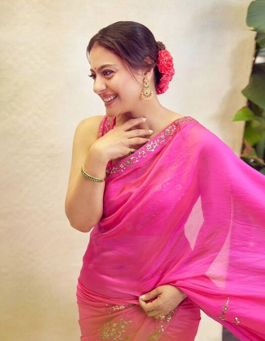 हम जिस एक्ट्रेस की बात कर रहे हैं वो कोई और नहीं काजोल हैं. काजोल का जन्म 5 अगस्त 1974 को हुआ था. एक्ट्रेस की मां तनुजा भी बॉलीवुड की शानदार दिग्गज अभिनेत्री रही हैं. अपनी मां की तरह ही काजोल ने भी अपनी दमदार एक्टिंग से लोगों के दिलों पर राज किया है.