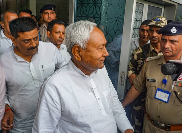 जमा खान ने कहा कि सीएम नीतीश कुमार के काम को बिहार की जनता जानती है. उनके सामने कोई टिक नहीं सकता है.