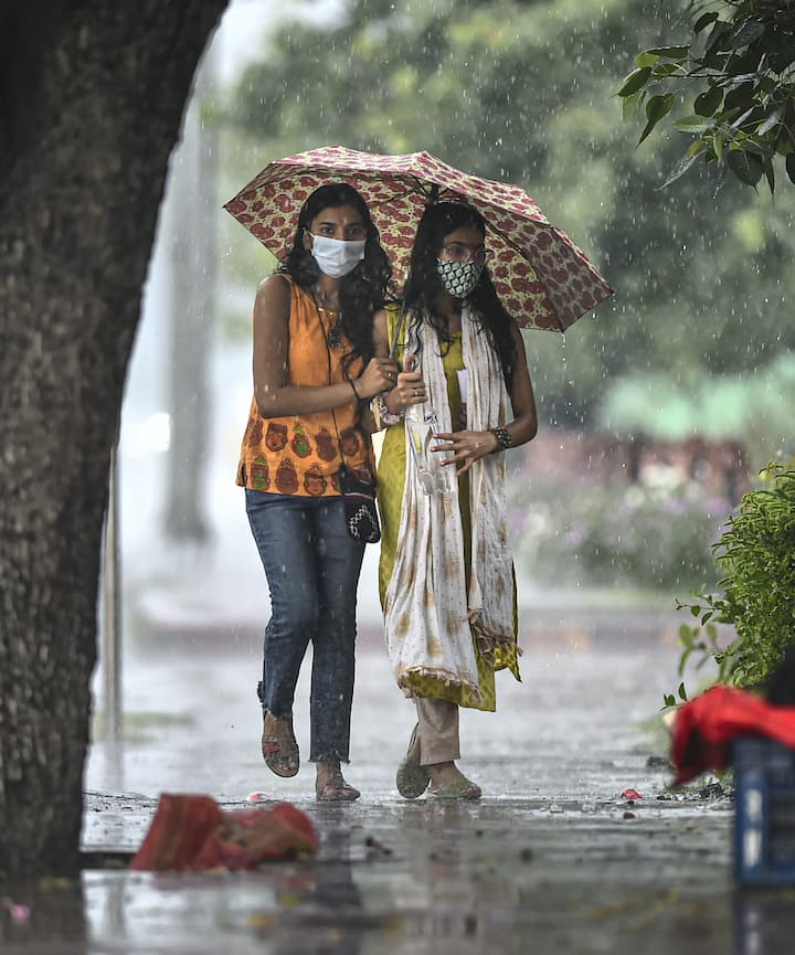 दिल्ली का अधिकतम तापमान रविवार को 36 डिग्री सेल्सियस दर्ज किया गया जो सामान्य से 1.8 डिग्री सेल्सियस अधिक था.