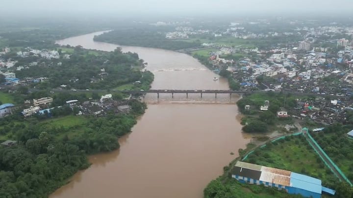 Navari Rain: નવસારીમાં નદીઓમાં ધોડૂપરથી જનજીવન પ્રભાવિત, જુઓ તસવીરો