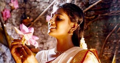 2002 ஆம் ஆண்டு தங்கர் பச்சான் இயக்கத்தில் வெளிவந்த படம் அழகி. இப்படத்தில் பார்த்திபன், நந்திதா தாஸ், தேவயானி ஆகியோர் நடித்து இருந்தனர்.