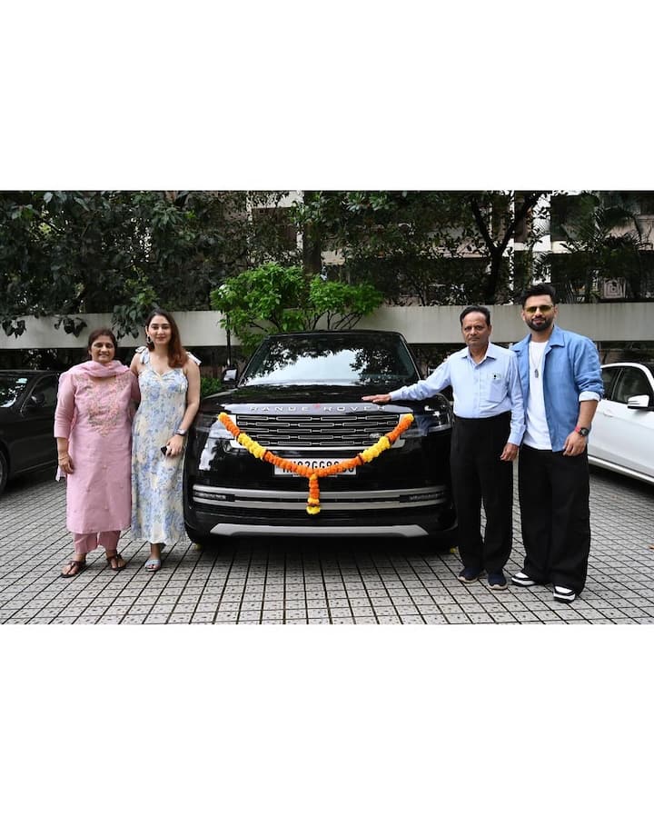 राहुलने कारचे फोटो शेअर करुन त्या फोटोंना छान असे कॅप्शन दिले आहे. 'नवीन कार...सर्व शक्तिशाली लोक, आई- वडिलांचा आशीर्वाद आणि मुलीने सोबत आणलेल्या नशीबाला धन्यवाद' अशा भावना राहुलने व्यक्त केल्या आहेत. ( P.C rahulvaidyarkv )