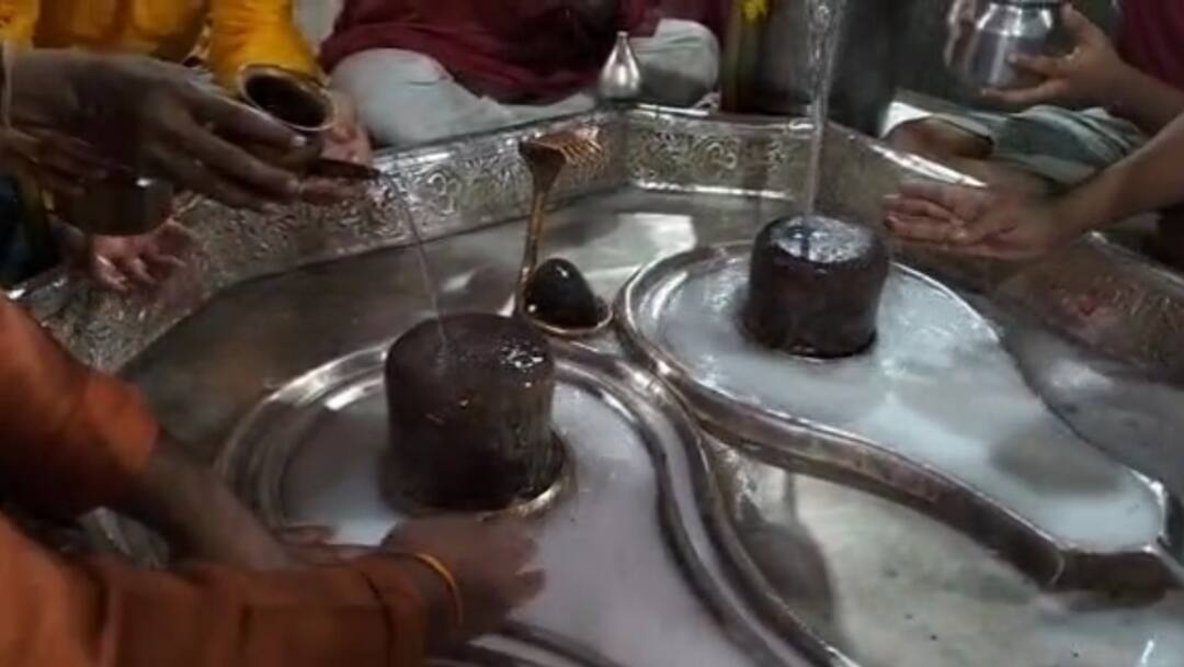 Shrawan 2024:મનોકામનાની પૂર્તિ માટે શ્રાવણમાં મહાદેવને આ નિયમથી કરો અભિષેક, શિવજી થશે સીઘ્ર પ્રસન્ન Abhishek Mahadev with this rule in Shravan for the fulfillment of the desire Shrawan 2024:મનોકામનાની પૂર્તિ માટે શ્રાવણમાં મહાદેવને આ નિયમથી કરો અભિષેક, શિવજી થશે સીઘ્ર પ્રસન્ન