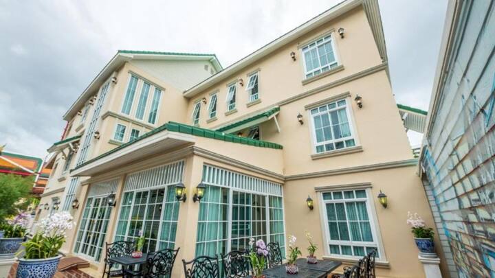 द ऑर्किड हाउस, बाली में मौजूद ये घर पारंपरिक और आधुनिक दोनों ही तरह के डिजाइन को सहेजे हुए है.