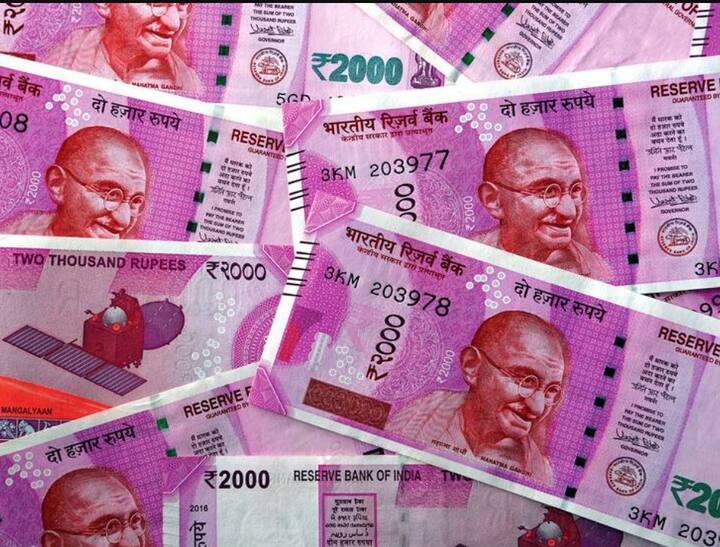 बँका ग्राहकांना दिलेल्या कर्जावर वेगवेगळ्या पद्धतीने वेगवेगळे चार्जेस लावतात. कर्जासाठीच्या अटी आणि शर्ती या सामान्य माणसाच्या आकलनापलिकडे असतात. त्याचाच फायदा अनेक बँका घेतात.