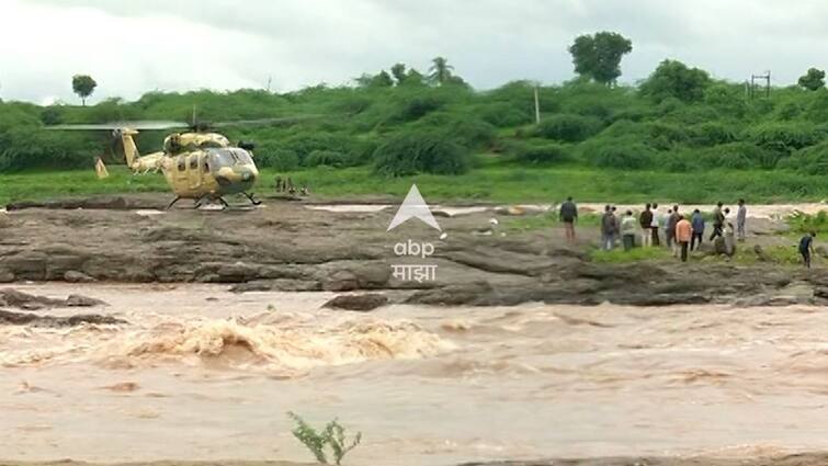 Nashik Rain Update 12 young man stuck in Girna river will be rescued by helicopter now Maharashtra Marathi News Girna River Rescue : अखेर गिरणा नदीत अडकलेल्या तरुणांची हेलिकॉप्टरद्वारे सुटका, 15 तासांनंतर सोडला सुटकेचा निश्वास