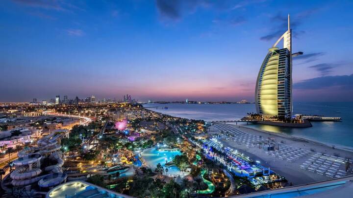 बुर्ज अल अरब, दुबई में मौजूद ये घर दुनिया का पांचवा सबसे सुंदर घर है. इसके सामने से सुंदर समुद्र का नजारा दिखता है.