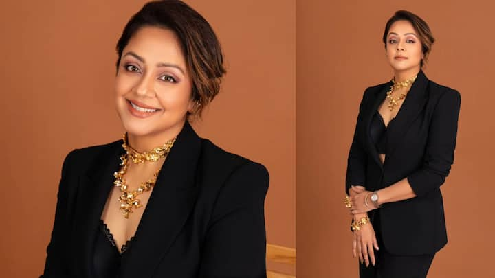 Jyothika Latest Photos : హీరోయిన్ జ్యోతిక తాజాగా ఫిల్మ్​ఫేర్ అవార్డుల ఈవెంట్​కి వెళ్లింది. బ్లాక్​ డ్రెస్​లో ఈ భామ సూపర్​ స్టైలిష్​గా కనిపించింది.