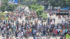 Bangladesh Government Crisis: PM आवास के बेड पर आराम फरमाते प्रदर्शनकारी, बंगबंधु के स्टेचू पर बरसाए हथौड़े, बांग्लादेश तख्तापलट की तस्वीरें