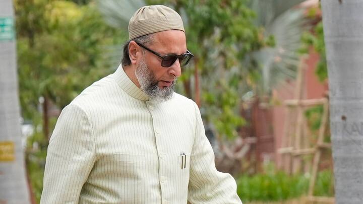 न्यूज तक की रिपोर्ट के मुताबिक असदुद्दीन ओवैसी ने कहा कि भाजपा चाहती है कि वक्फ बोर्ड की प्रॉपर्टी को वह खुद चलाएं और यह फ्रीडम ऑफ रिलिजन के खिलाफ है. बीजेपी शुरू से ही वक्फ और वक्फ बोर्ड की प्रॉपर्टी के खिलाफ रही है.