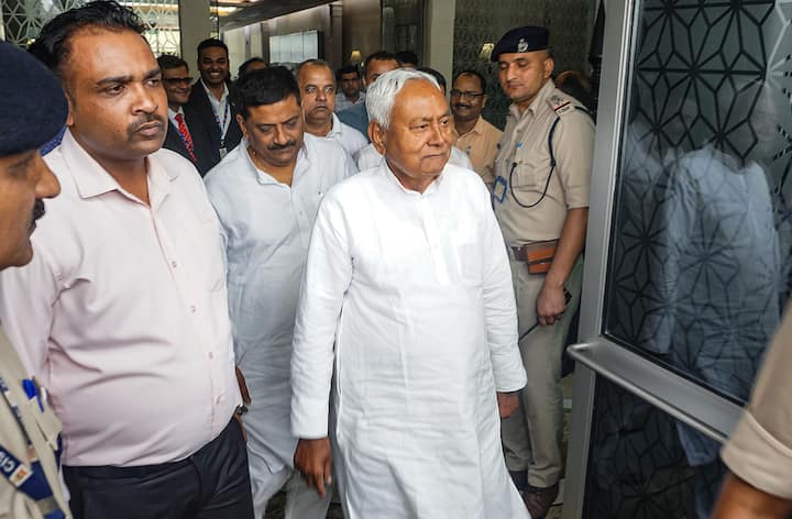 सोमवार (05 अगस्त) को बिहार सरकार के अल्पसंख्यक कल्याण मंत्री जमा खान ने कहा कि प्रशांत किशोर हों या अन्य नेता हों, दल बनते रहते हैं और दल टूटते रहते हैं.