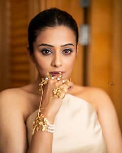 Priya Mani : ఫిల్మ్​ఫేర్​ కోసం లుక్స్​నే మార్చేసిన ప్రియమణి.. నలభైల్లో కూడా స్టన్నింగ్​గానే ఉంది