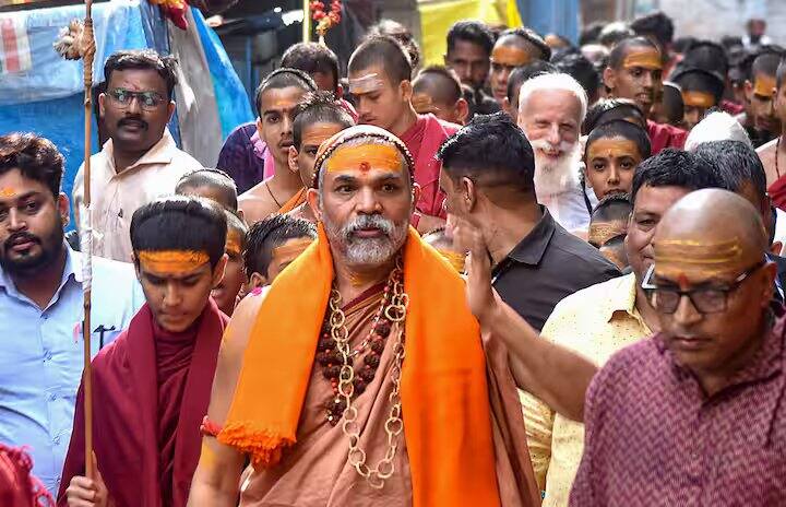 અવિમુક્તેશ્વરાનંદ સરસ્વતીએ કહ્યું કે એક હિંદુ માટે સૌથી મહત્વપૂર્ણ ગાય છે. હિંદુઓના 33 કરોડ દેવતાઓ છે, તેઓ ગાયમાં રહે છે. વેદો-શાસ્ત્રો અને પુરાણોમાં પણ તેનો ઉલ્લેખ છે.