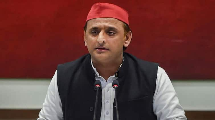 Akhilesh Yadav attacks Yogi Adityanath says Can not be a Yogi if does not believe in democracy 'योगी नहीं...',  अखिलेश यादव ने UP के सीएम को लेकर ये क्या कह दिया?