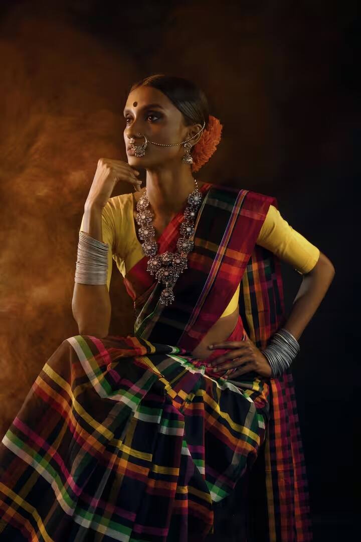 વાસ્તવમાં, હિન્દીમાં 'ઓરત' શબ્દ ફારસી અને અરબીમાંથી આવ્યો છે, જેનો અર્થ થાય છે સ્ત્રીનું ગુપ્તાંગ.