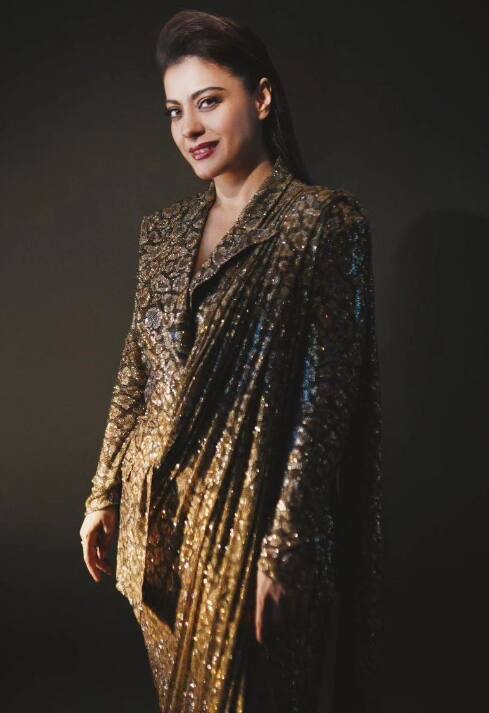 काजोल शुरू से ही एक्ट्रेस बनना चाहती थी और फिर उन्होंने पढ़ाई बीच में ही छोड़ दी और 16 साल की उम्र में साल 1992 में रिलीज हुई फिल्म ‘बेखुदी’ से बॉलीवुड में एंट्री की.