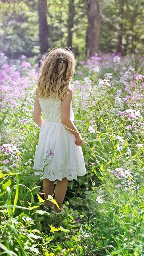 पैदा होते ही इस देश में लड़कियों के पैर बांध दिए जाते थे