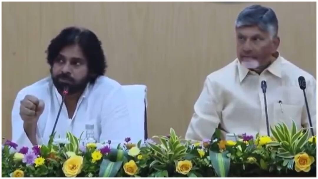 Deputy CM Pawan Kalyan Assured in the Collectors meeting that the mistakes of the last five years will not be repeated Andhra Pradesh: ఒకప్పుడు ఏపీ పాలన ఇతరులకు పాఠం- గత ఐదేళ్ల పాలన గుణపాఠం: కలెక్టర్ల సమావేశంలో పవన్ కామెంట్స్