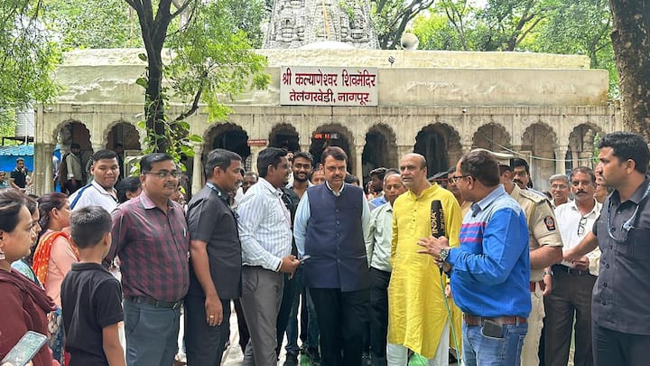 श्रावण महिन्यात शिवशंकरांची पूजा केली जाते, भाविक भक्तांकडून श्रावण महिन्यात महादेव मंदिरात जाऊन दर्शन घेत आरतीही केली जाते. महाराष्ट्रातील ज्योतिर्लिंग असलेल्या मंदिरात आज सकाळपासूनच भाविकांची गर्दी होती.