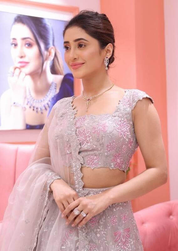 ટીવીની 'નાયરા'નો શરારા લૂક વાયરલ, ફેન્સ ફિદા