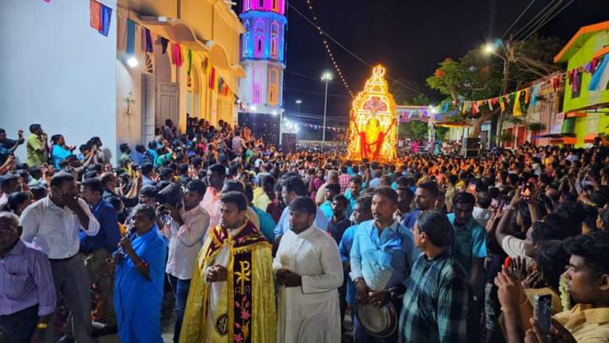 இன்று மாலை தூத்துக்குடி நகர வீதிகளில் பவனி வரும் தூய பனிமயமாதா - பரவசத்தில் இருக்கும் பக்தர்கள்