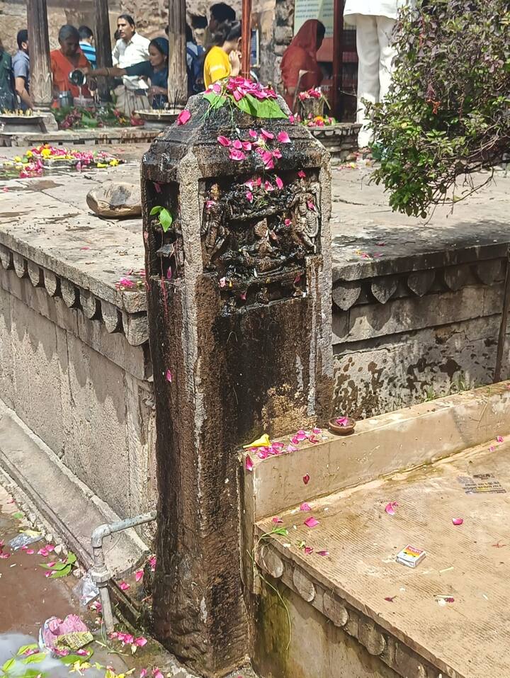 इस शिलालेख को कौटिल्य लिपि में लिखे गए देश के सर्वश्रेष्ठ शिलालेखों में से एक माना जाता है. महान हिंदी कवि जयशंकर प्रसाद ने भी अपने नाटक चंद्रगुप्त की भूमिका में इस शिलालेख का उल्लेख किया है. इतिहासकारों के अनुसार मंदिर के निर्माण को लगभग 1300 साल बीत चुके हैं, लेकिन इसका वैभव आज भी वैसा ही है. पुरातत्व विभाग के अधीन इस मंदिर का कई जगह जीर्णोद्धार हो रहा है.