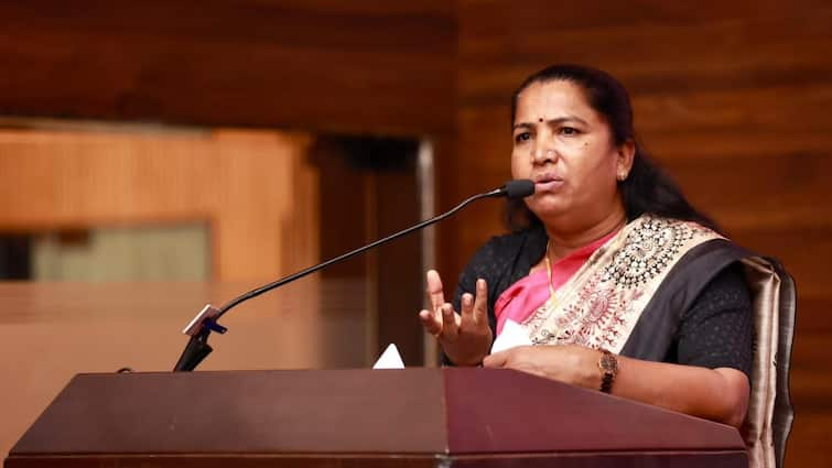 congress mp geniben thakor cow mother of nation demand ગુજરાતના કોંગ્રેસ સાંસદ ગેનીબેન ઠાકોરે સંસદમાં ગાયને રાષ્ટ્રમાતા જાહેર કરવાની માંગ કરી, સંતોનો પણ કર્યો ઉલ્લેખ