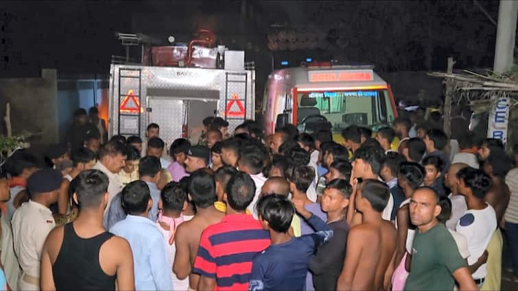 Nine Kanwariyas Electrocuted To Death In Bihar As DJ-Mounted Trolley Strikes High-Tension Wire Nine Kanwariyas Electrocuted To Death In Bihar As DJ-Mounted Trolley Strikes High-Tension Wire