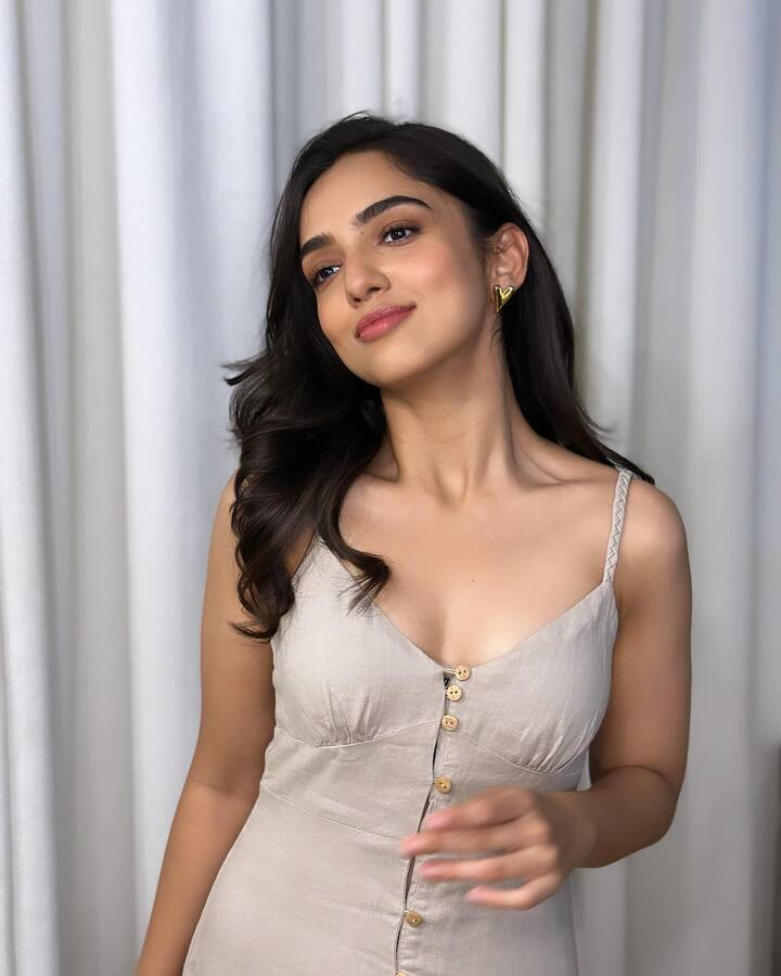 अहसास चन्नाने 'गर्ल्स हॉस्टेल', 'कोटा फॅक्टरी', 'हॉस्टेल डेज', 'द इंटर्न्स', 'क्लच', 'जुगादीस्तान', 'मॉडर्न मुंबई' आणि 'हाफ सीए' सारख्या वेब सीरिजमध्ये काम केले आहे.