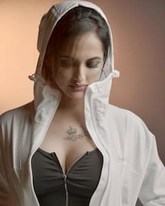 Jyothi Rai: గ్లామర్ ట్రీట్ తో మతిపోగొడుతున్న జగతి మేడం - లేటెస్ట్ పిక్స్ చూస్తే కుర్రాళ్లు పిచ్చోళ్లు కావాల్సిందే!