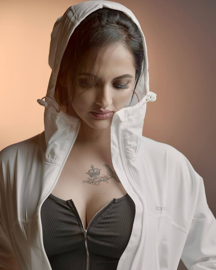 ‘గుప్పెడంత మనసు‘ సీరియల్ లో జగతి మేడంగా నటించి మంచి ఫాలోయింగ్ సంపాదించుకున్న నటి జ్యోతిరాయ్.Photo Credit: Jyothi Poorvaj/Instagram