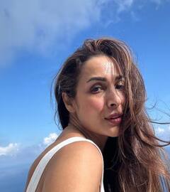 50 વર્ષની ઉંમરમાં મલાઇકા અરોરાએ બિકિનીમાં આપ્યા પોઝ, શેર કરી બોલ્ડ તસવીરો